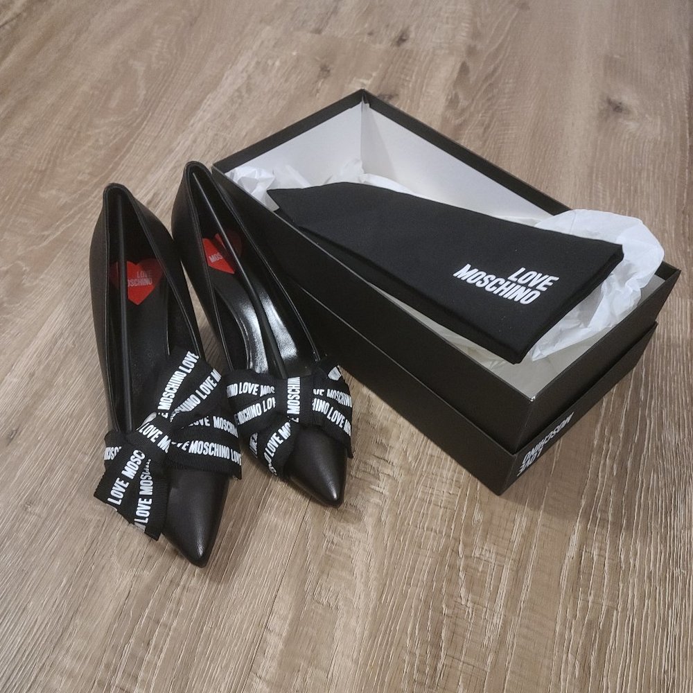 Authentic LOVE MOSCHINO Decollete Pointed Toe Stiletto